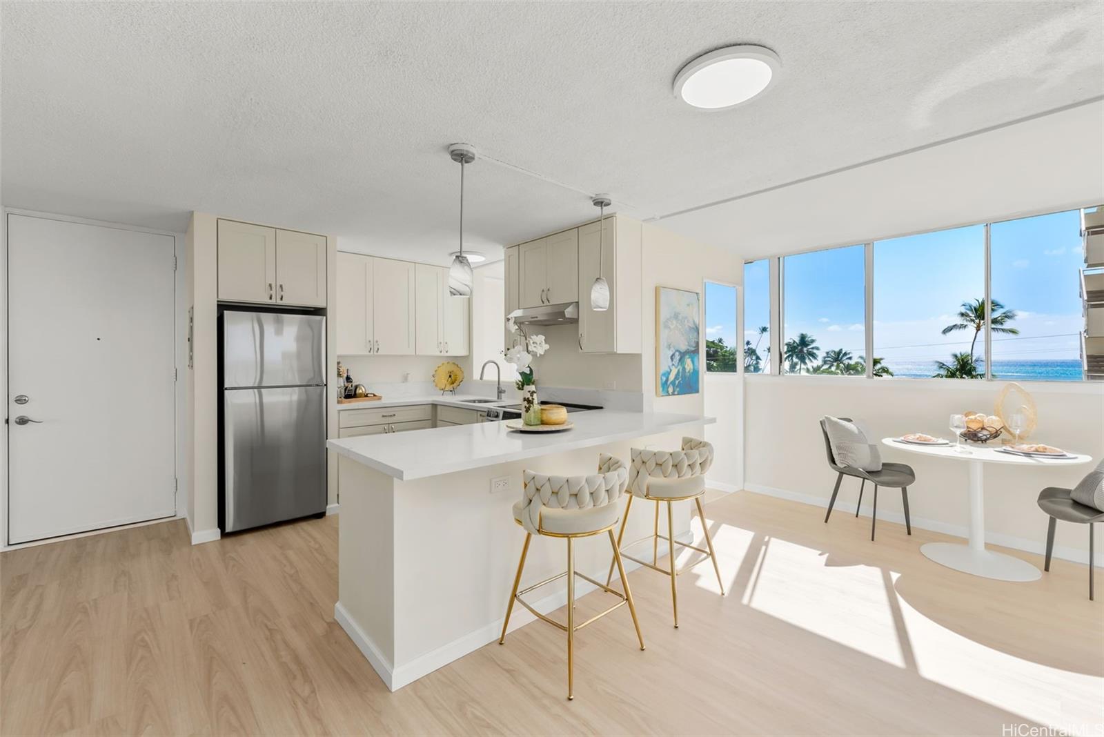 3056 Kalakaua condo # 5W, Honolulu, Hawaii - photo 3 of 25