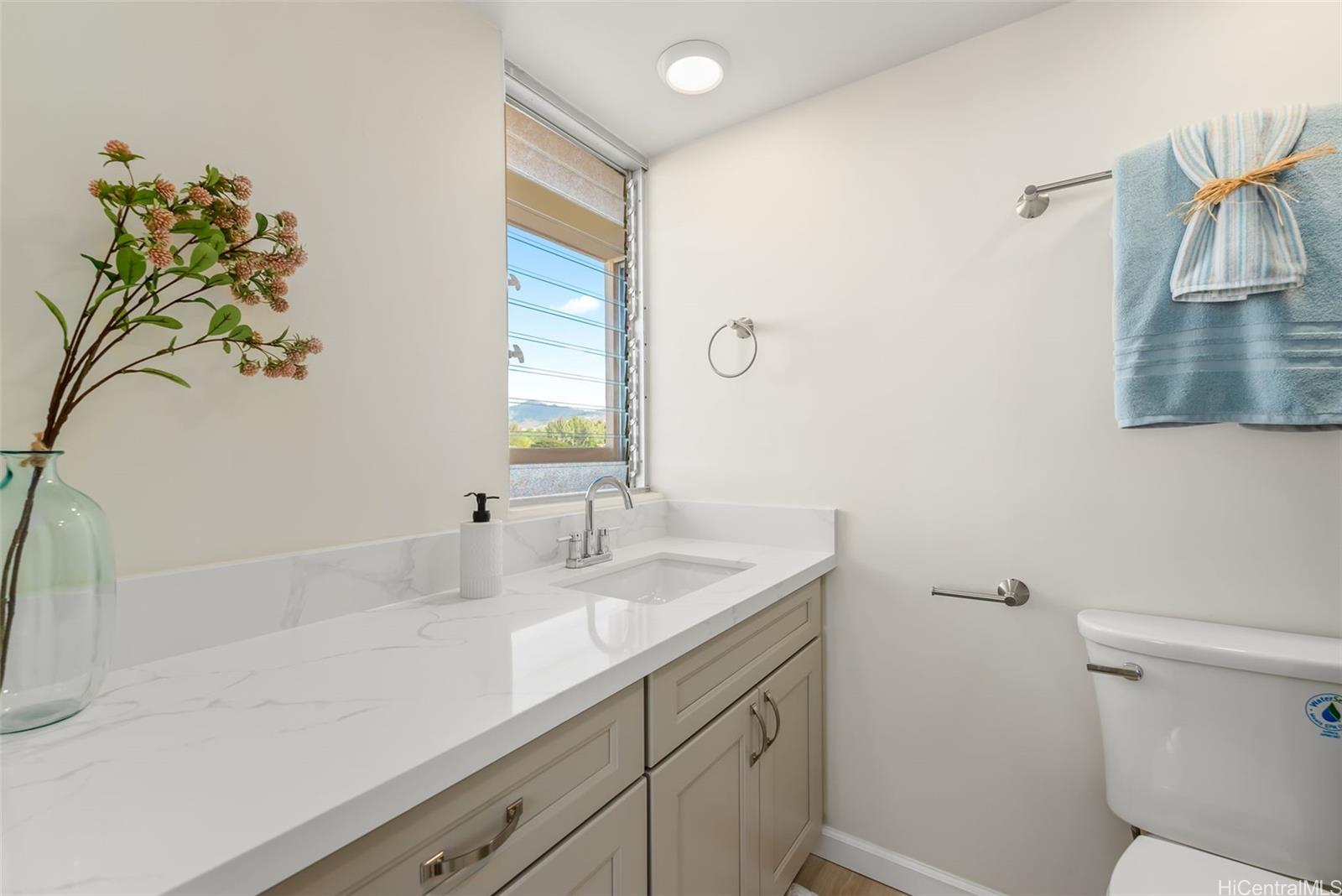 3056 Kalakaua condo # 5W, Honolulu, Hawaii - photo 9 of 25