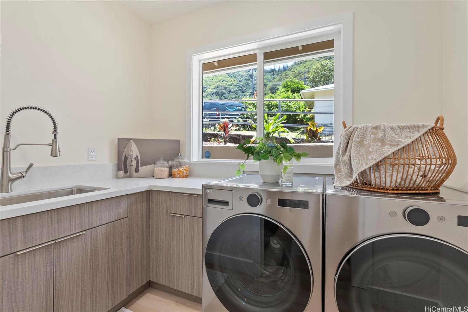 3061  Kahaloa Drive Manoa Area, Honolulu home - photo 10 of 24