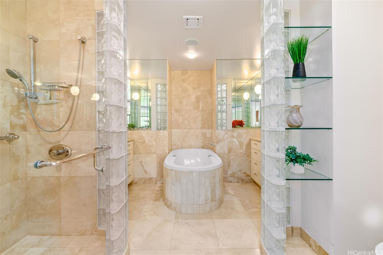 3071  La Pietra Circle Diamond Head, Diamond Head home - photo 13 of 23