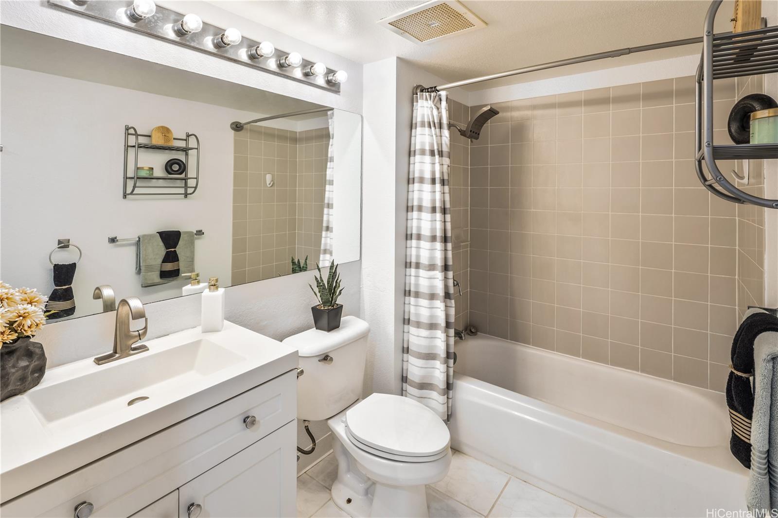 Country Club Village 5 condo # 110, Honolulu, Hawaii - photo 10 of 19