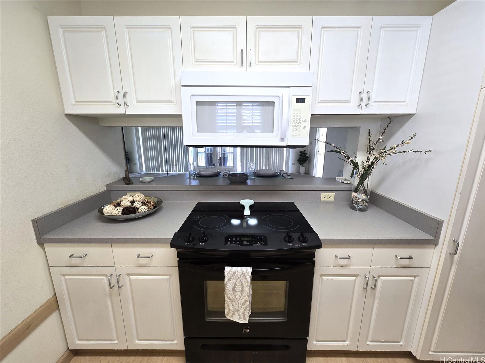 Country Club Village 5 condo # 1504, Honolulu, Hawaii - photo 4 of 22