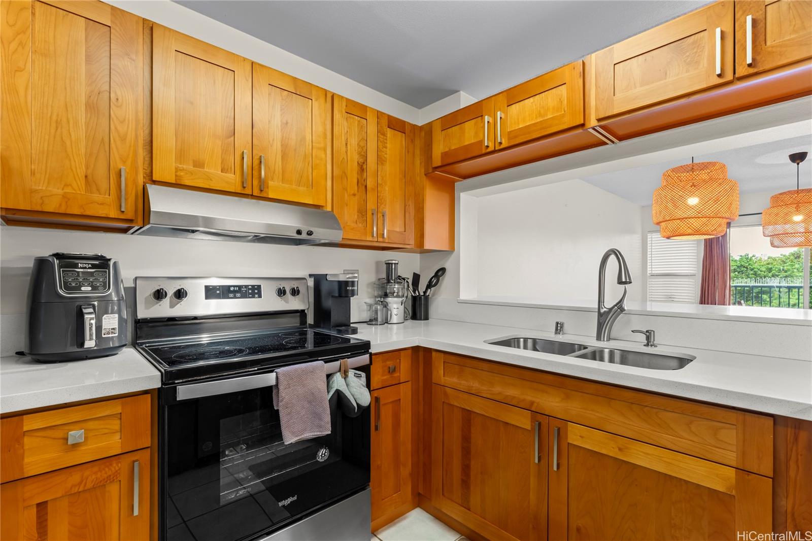 Country Club Village 5 condo # 206, Honolulu, Hawaii - photo 3 of 25