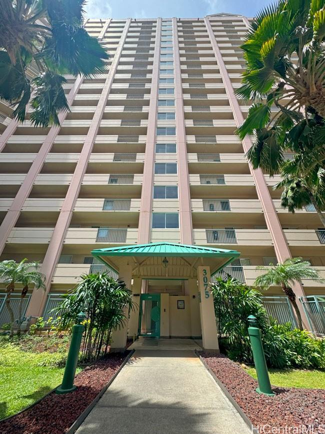 Country Club Village condos for sale in Salt Lake Oahu