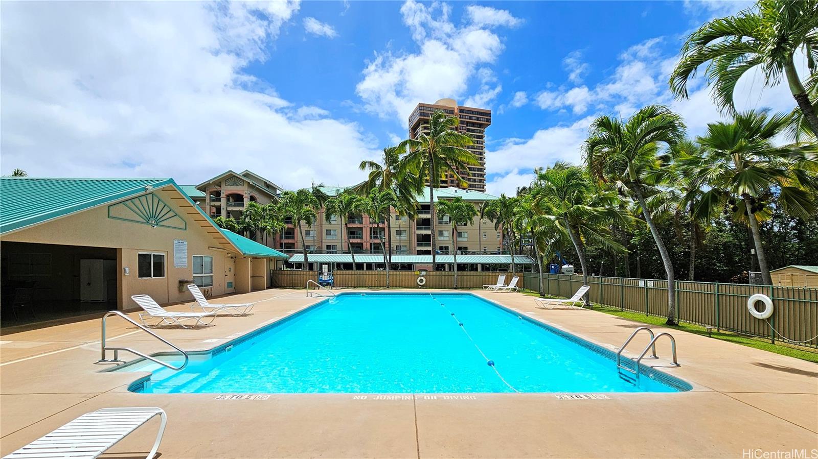 Country Club Village 5 condo # 611, Honolulu, Hawaii - photo 3 of 23