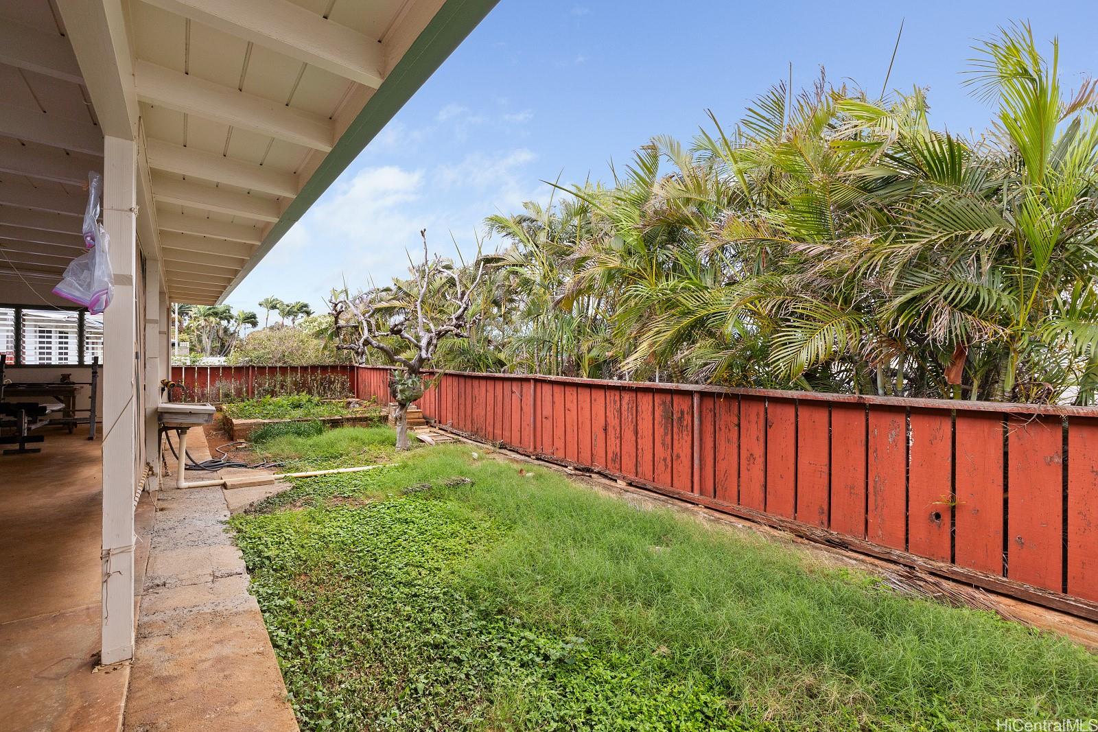 308  Hanakoa St Koko Head Terrace, Hawaii Kai home - photo 4 of 23