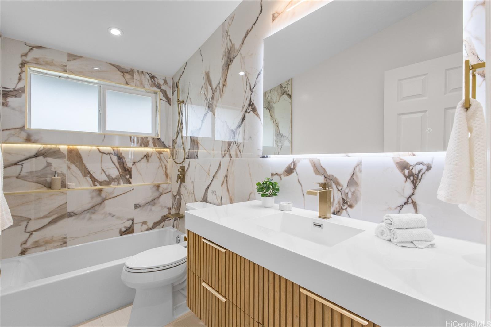 308  Hanakoa Street Koko Head Terrace, Hawaii Kai home - photo 18 of 25