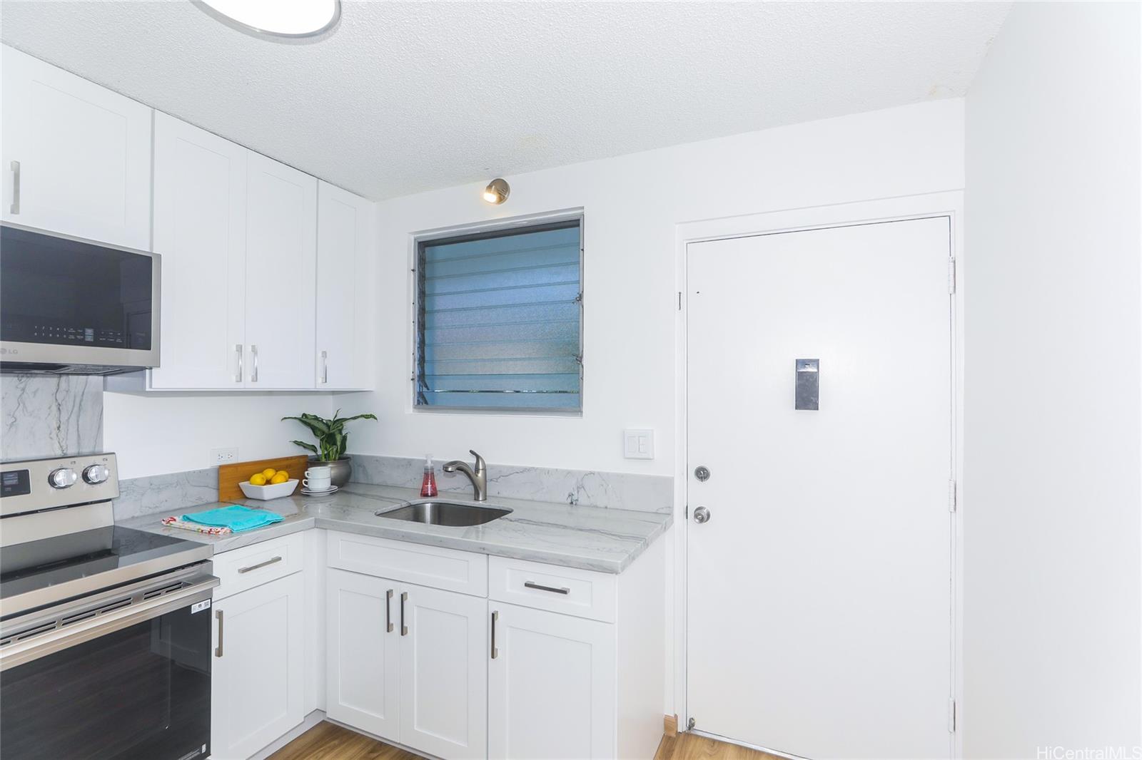 Kamaaina Hale condo # 204, Honolulu, Hawaii - photo 2 of 16