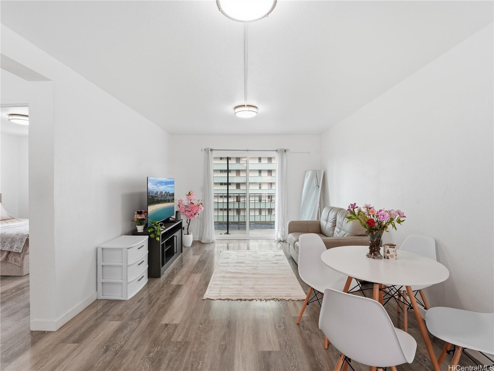 Kamaaina Hale condo # 403, Honolulu, Hawaii - photo 4 of 17