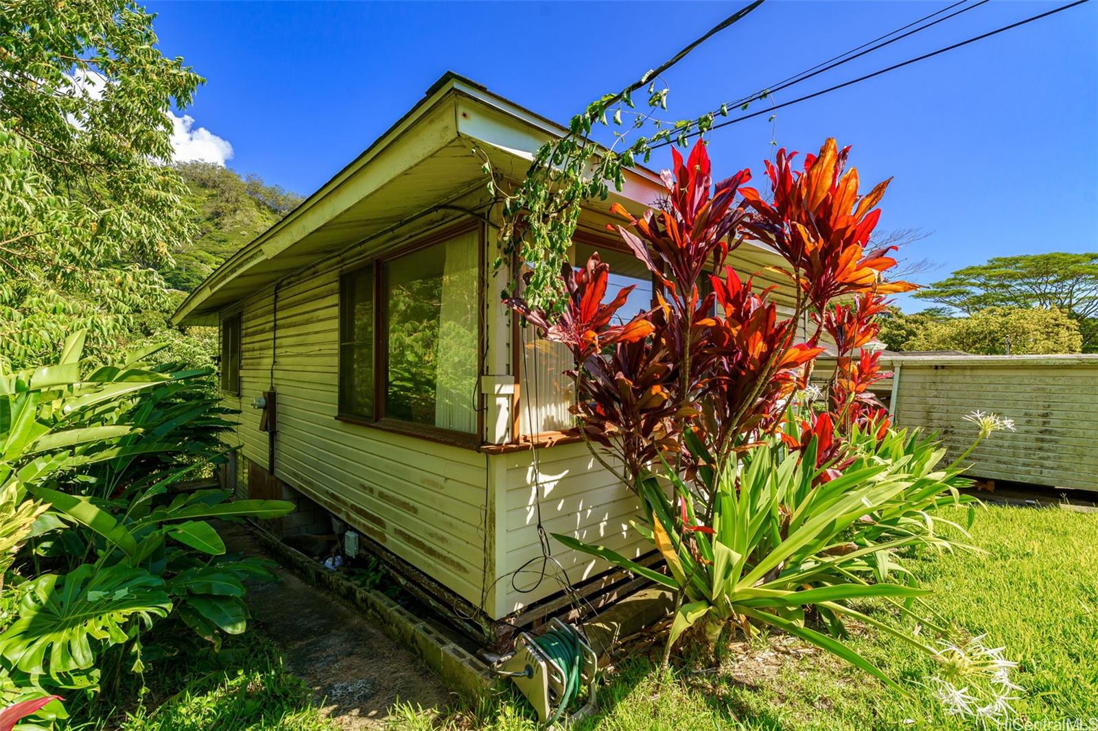 3095  Numana Road Kalihi Valley, Honolulu home - photo 3 of 14