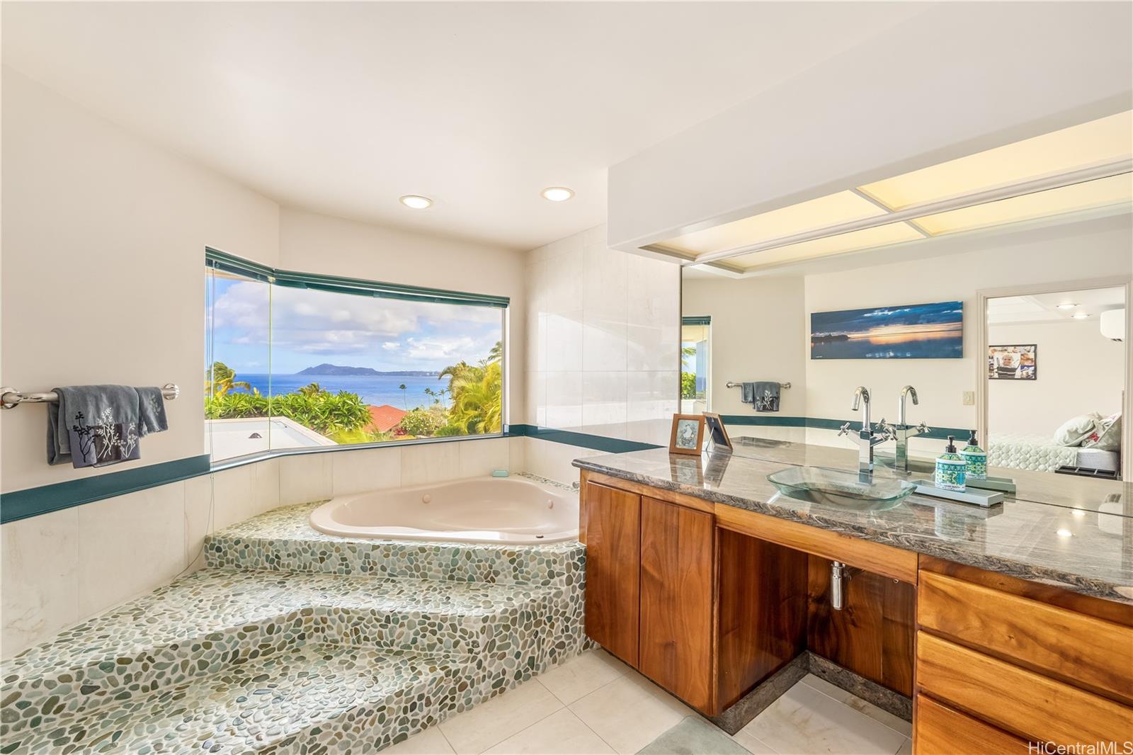 31  Poipu Drive Koko Kai, Hawaii Kai home - photo 18 of 25