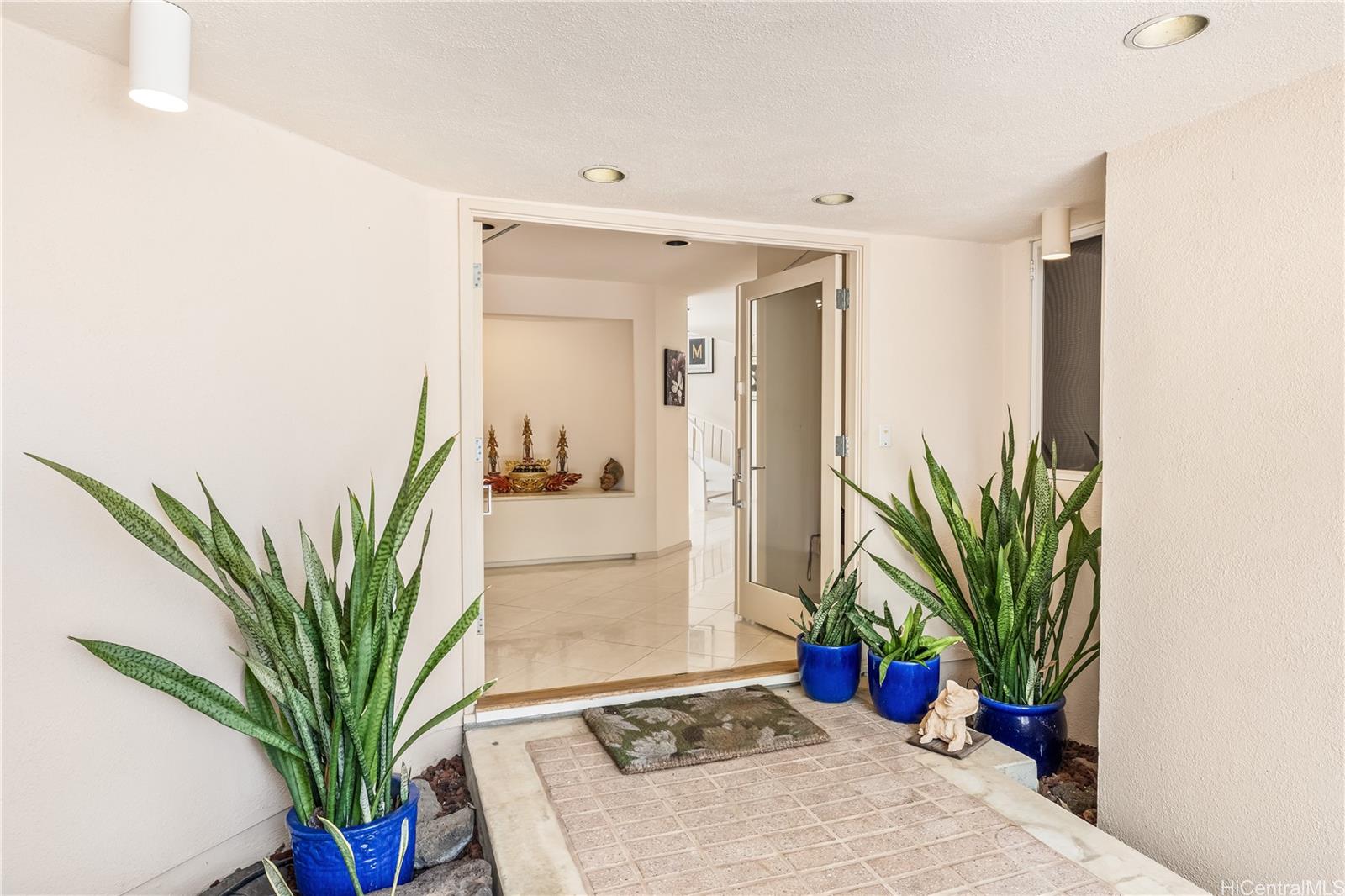 31  Poipu Drive Koko Kai, Hawaii Kai home - photo 3 of 25