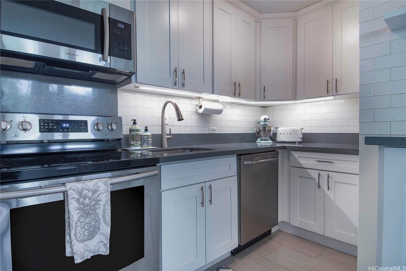 3103 Pualei Cir Honolulu - Rental - photo 3 of 17