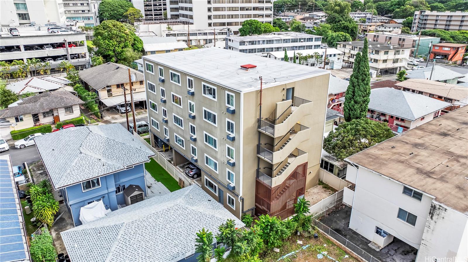 311 Puuhue Pl Honolulu - Multi-family - photo 2 of 14