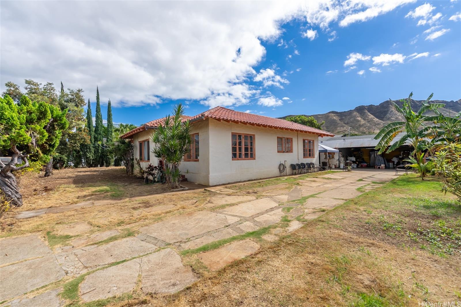 3115  Makini Street Kapahulu, Diamond Head home - photo 2 of 25