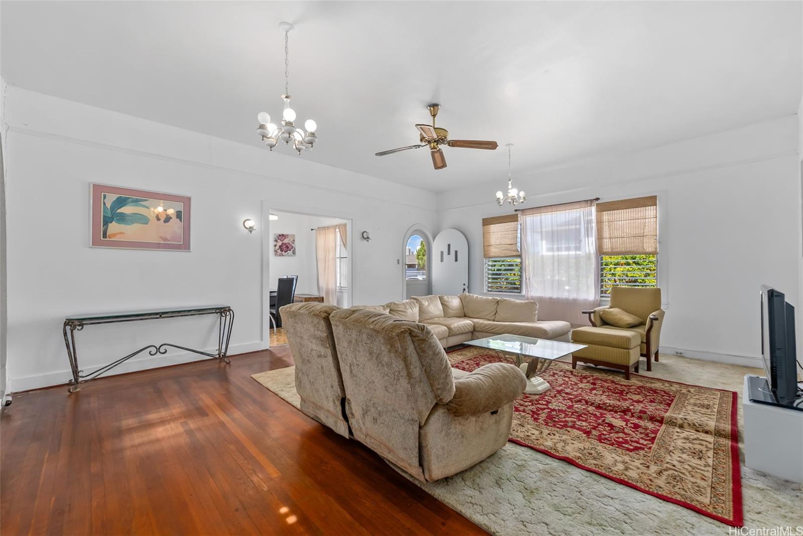 3115  Makini Street Kapahulu, Diamond Head home - photo 4 of 25