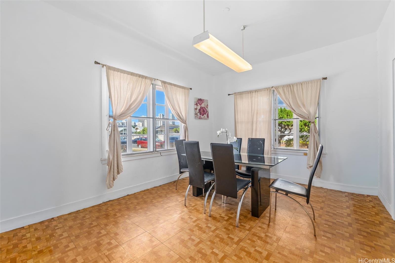 3115  Makini Street Kapahulu, Diamond Head home - photo 6 of 25