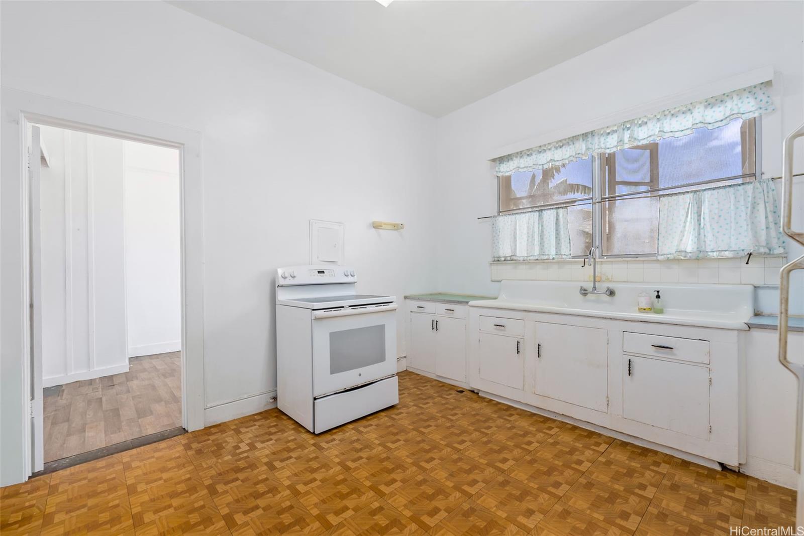 3115  Makini Street Kapahulu, Diamond Head home - photo 8 of 25