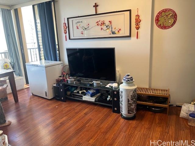 Horizon View Tower condo # 10C, Honolulu, Hawaii - photo 4 of 11