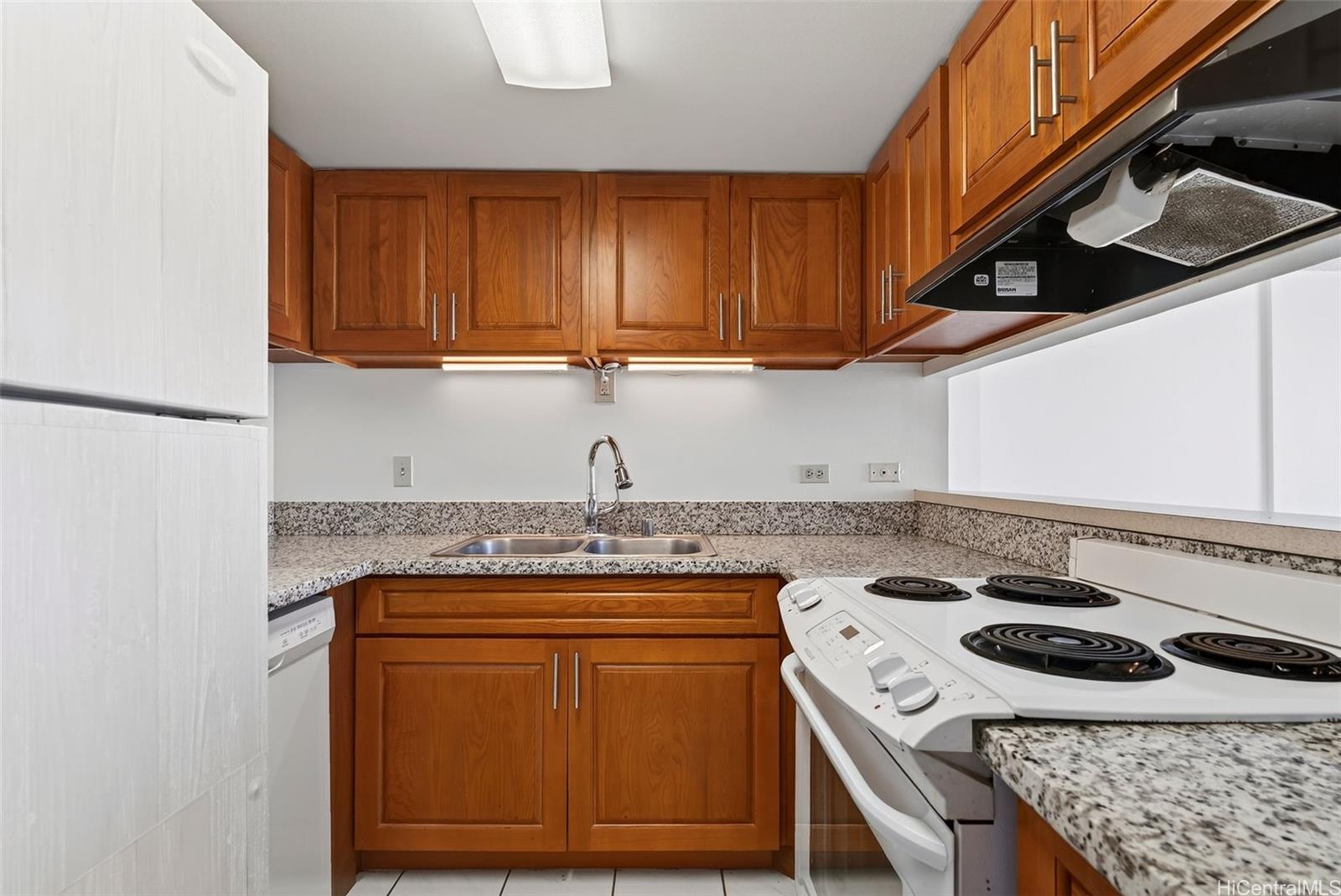 Horizon View Tower condo # 18C, Honolulu, Hawaii - photo 2 of 18