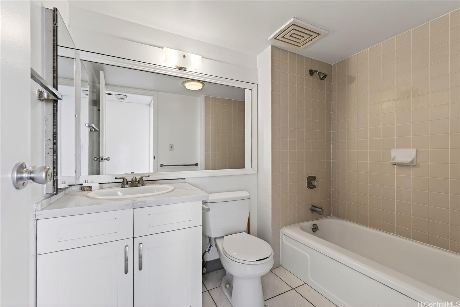 Horizon View Tower condo # 18C, Honolulu, Hawaii - photo 9 of 18