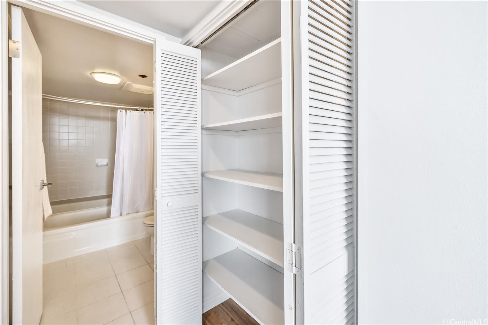 Horizon View Tower condo # 21C, Honolulu, Hawaii - photo 12 of 21