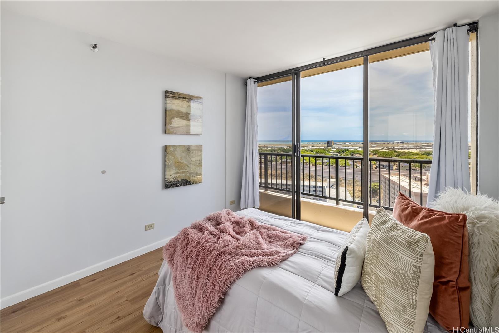 Horizon View Tower condo # 21C, Honolulu, Hawaii - photo 15 of 21