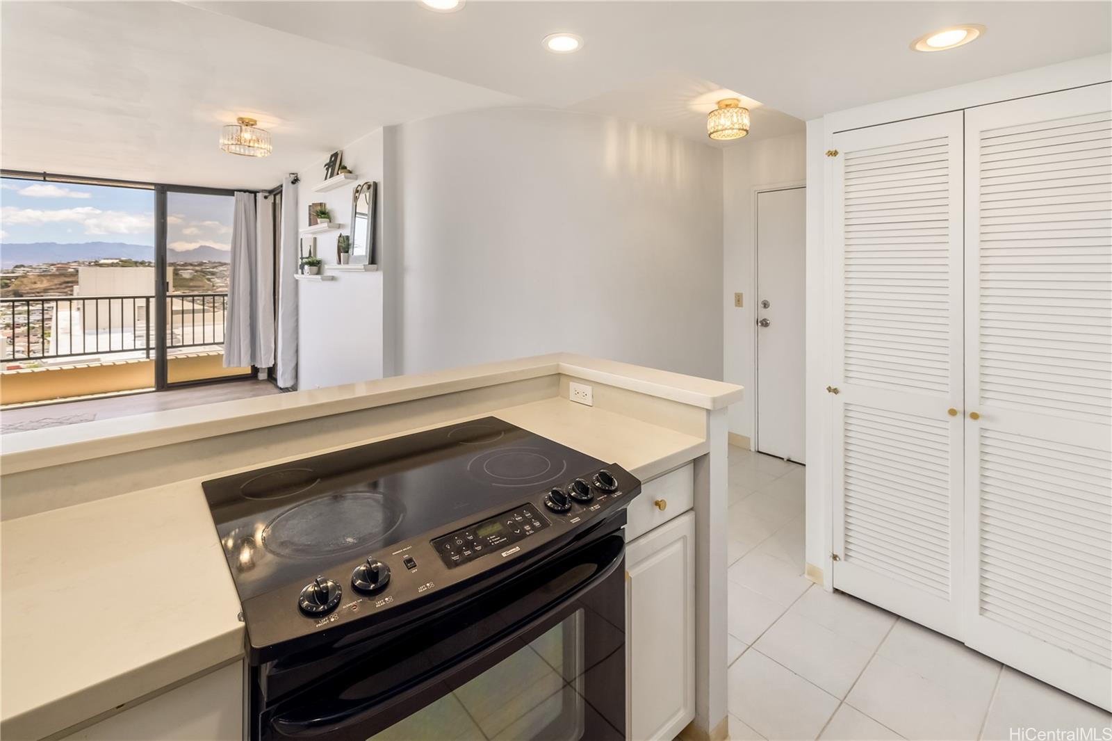 Horizon View Tower condo # 21C, Honolulu, Hawaii - photo 9 of 21