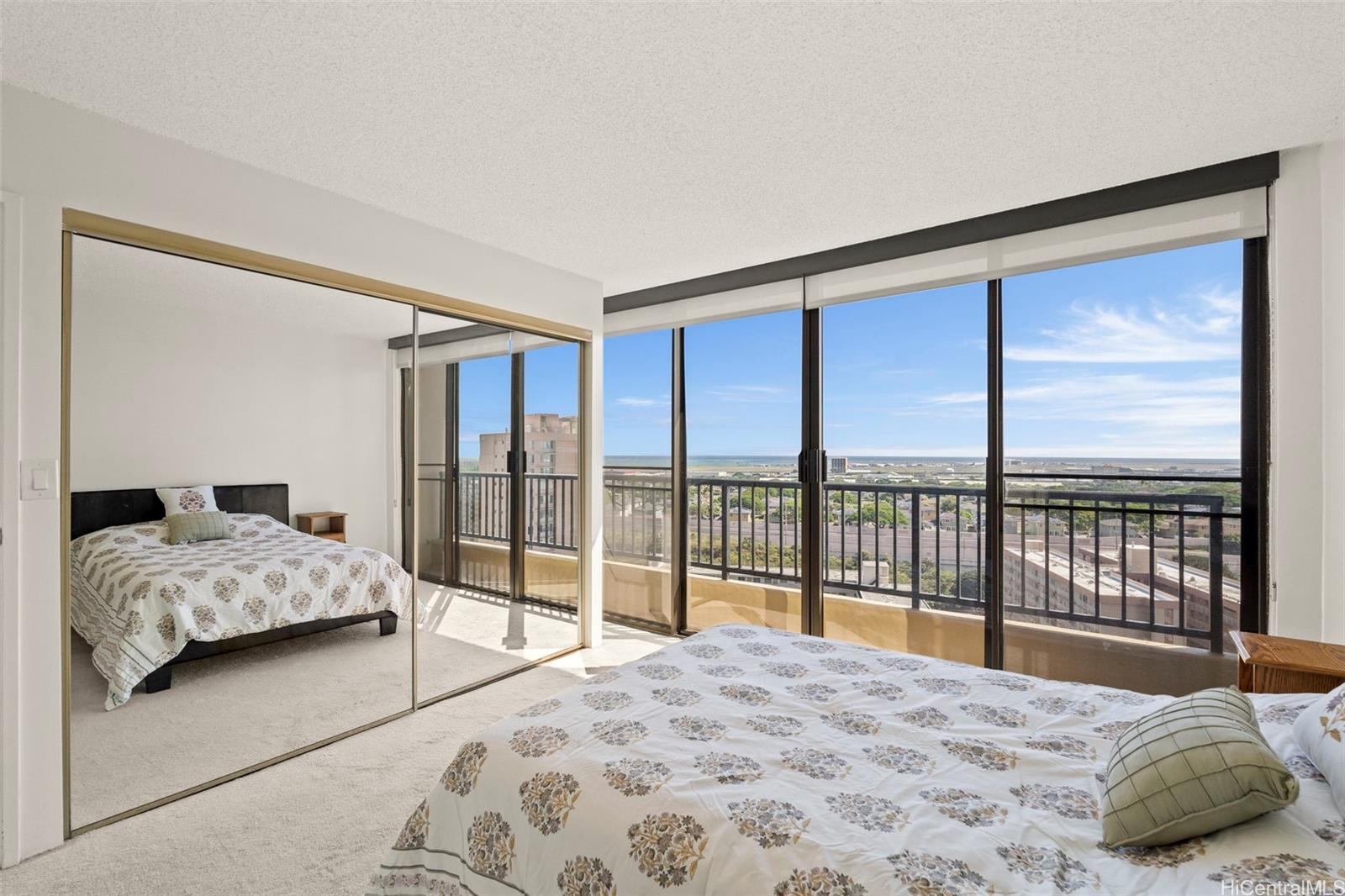 Horizon View Tower condo # 21D, Honolulu, Hawaii - photo 2 of 25