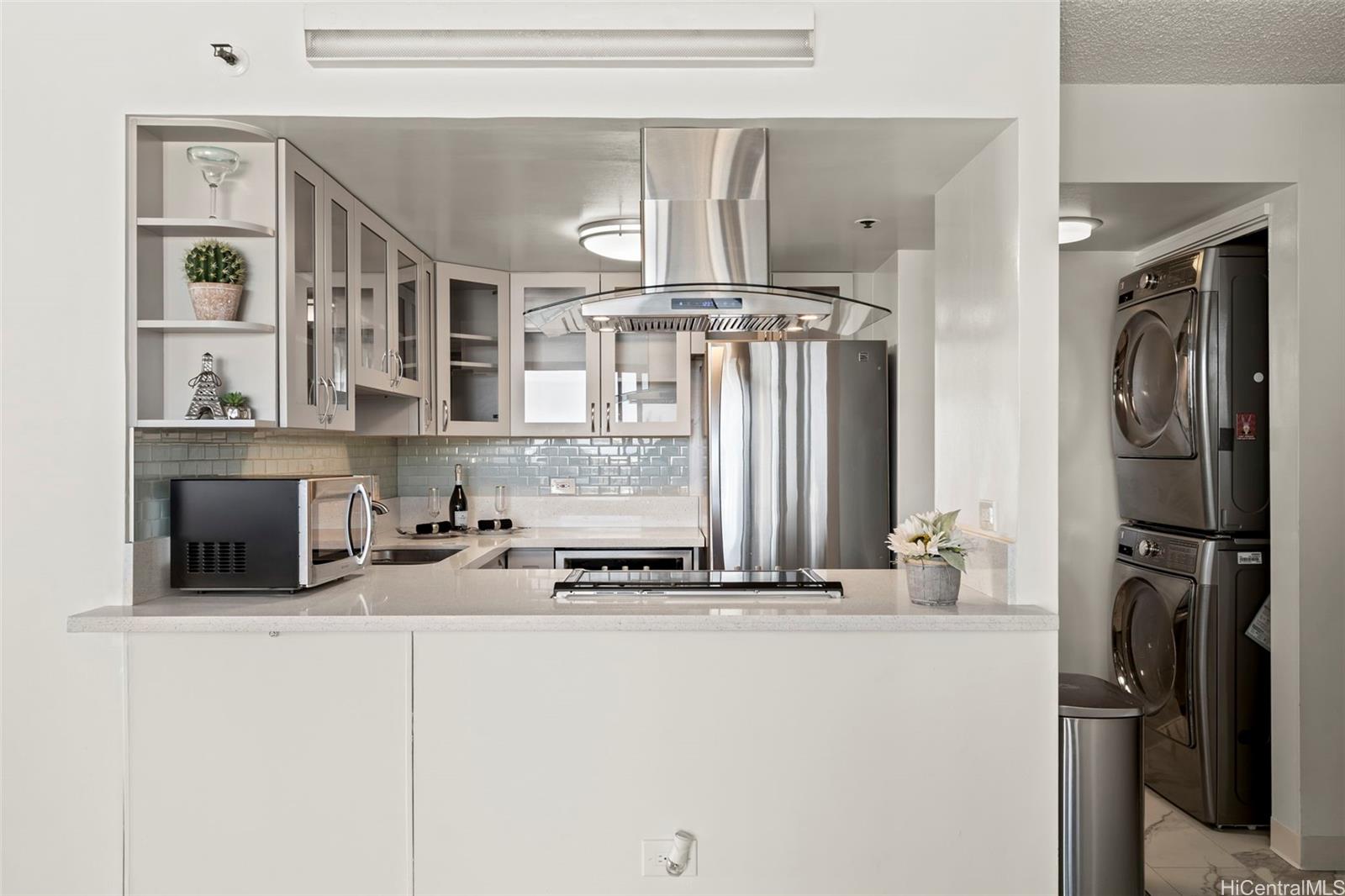 Horizon View Tower condo # 21D, Honolulu, Hawaii - photo 13 of 25