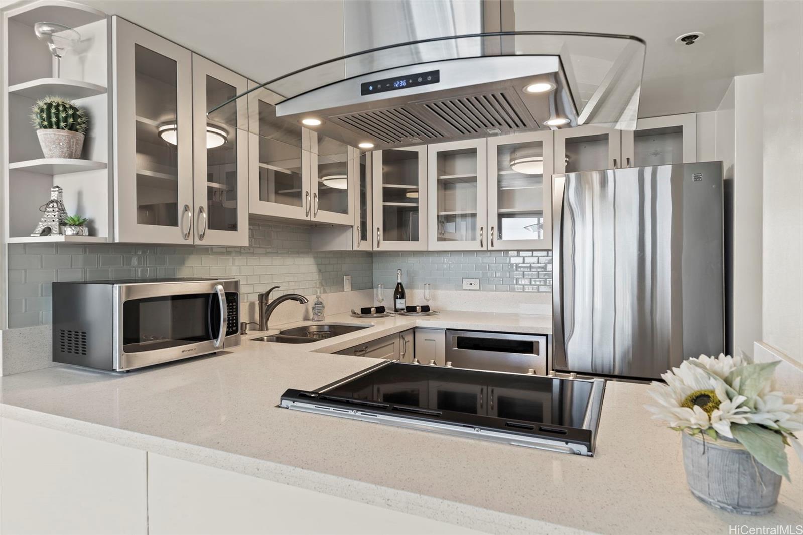 Horizon View Tower condo # 21D, Honolulu, Hawaii - photo 15 of 25