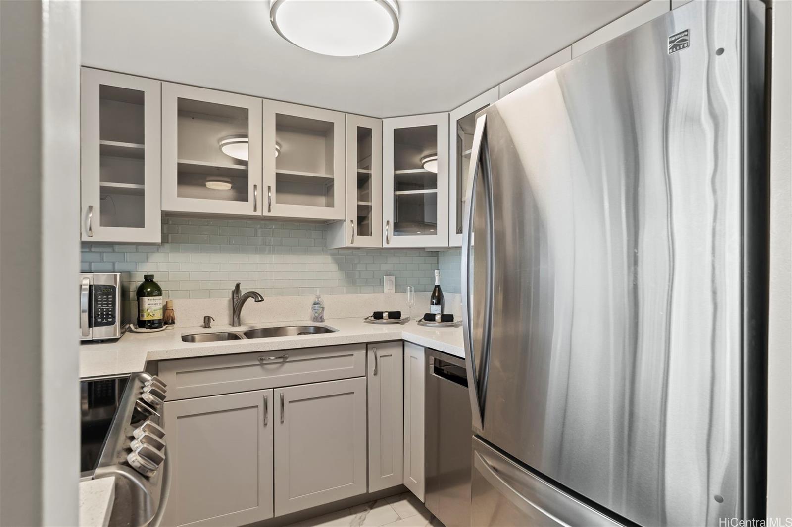 Horizon View Tower condo # 21D, Honolulu, Hawaii - photo 16 of 25