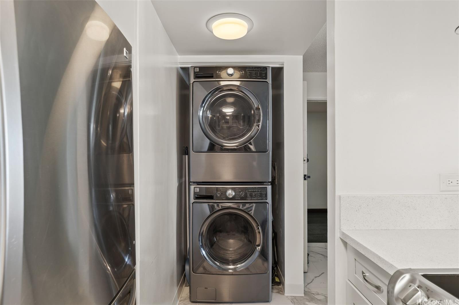 Horizon View Tower condo # 21D, Honolulu, Hawaii - photo 17 of 25