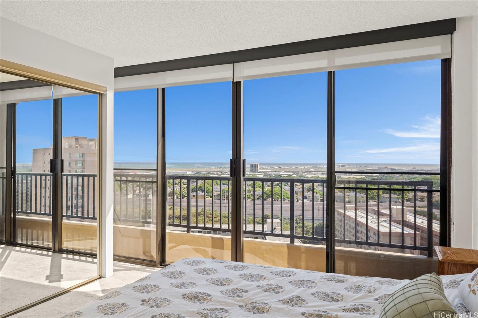 Horizon View Tower condo # 21D, Honolulu, Hawaii - photo 3 of 25