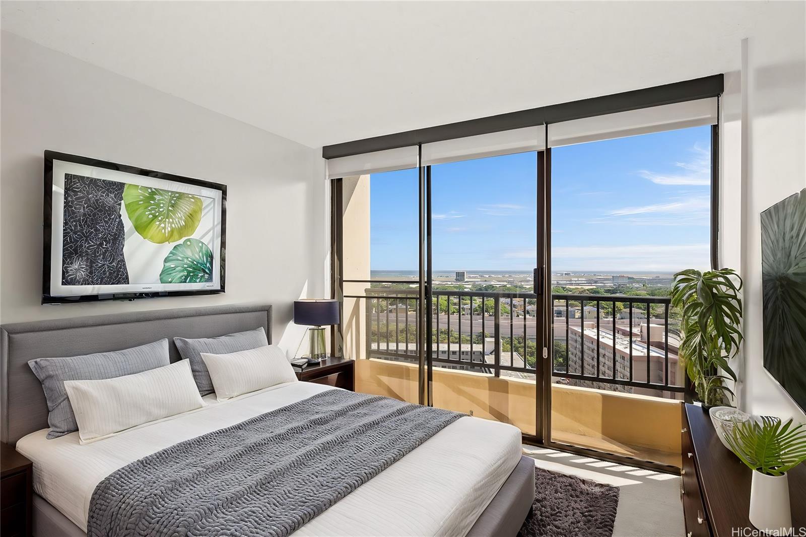 Horizon View Tower condo # 21D, Honolulu, Hawaii - photo 9 of 25