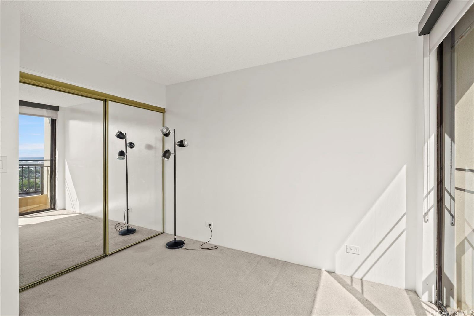 Horizon View Tower condo # 21D, Honolulu, Hawaii - photo 10 of 25