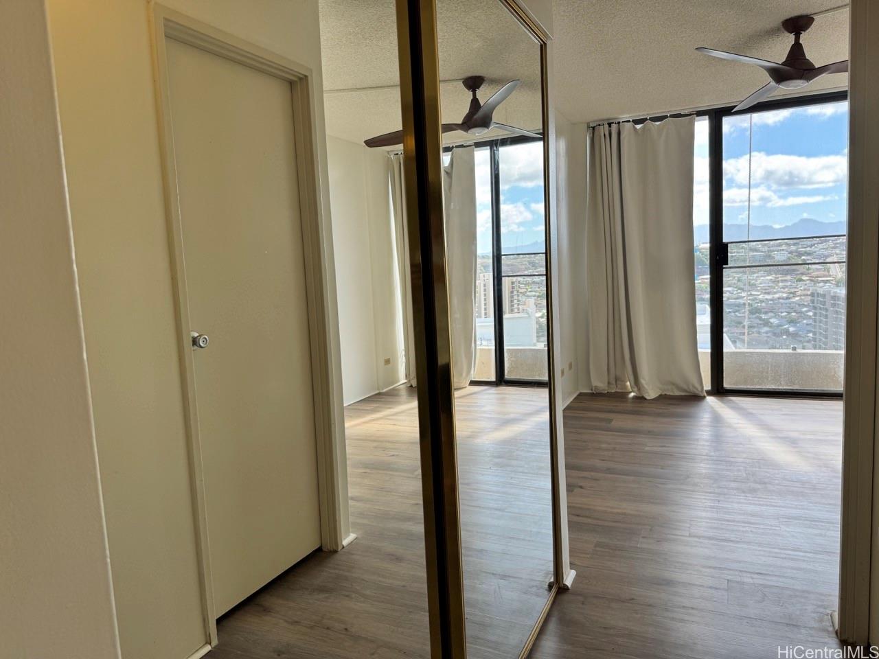 Horizon View Tower condo # 22A, Honolulu, Hawaii - photo 8 of 19