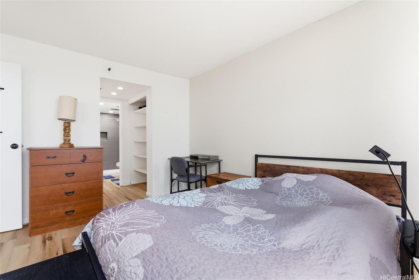 Horizon View Tower condo # 26C, Honolulu, Hawaii - photo 14 of 21