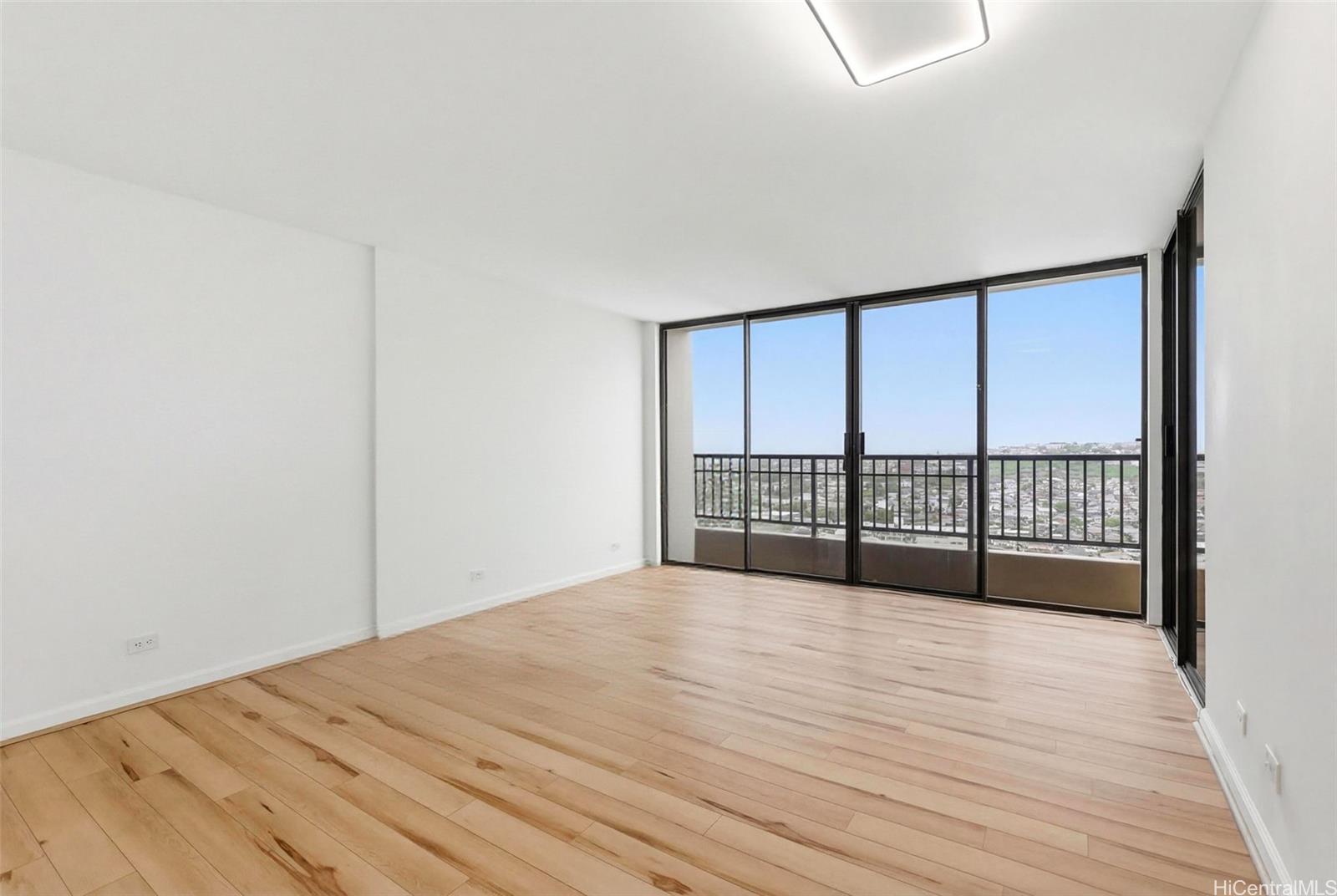 Horizon View Tower condo # 26C, Honolulu, Hawaii - photo 4 of 21