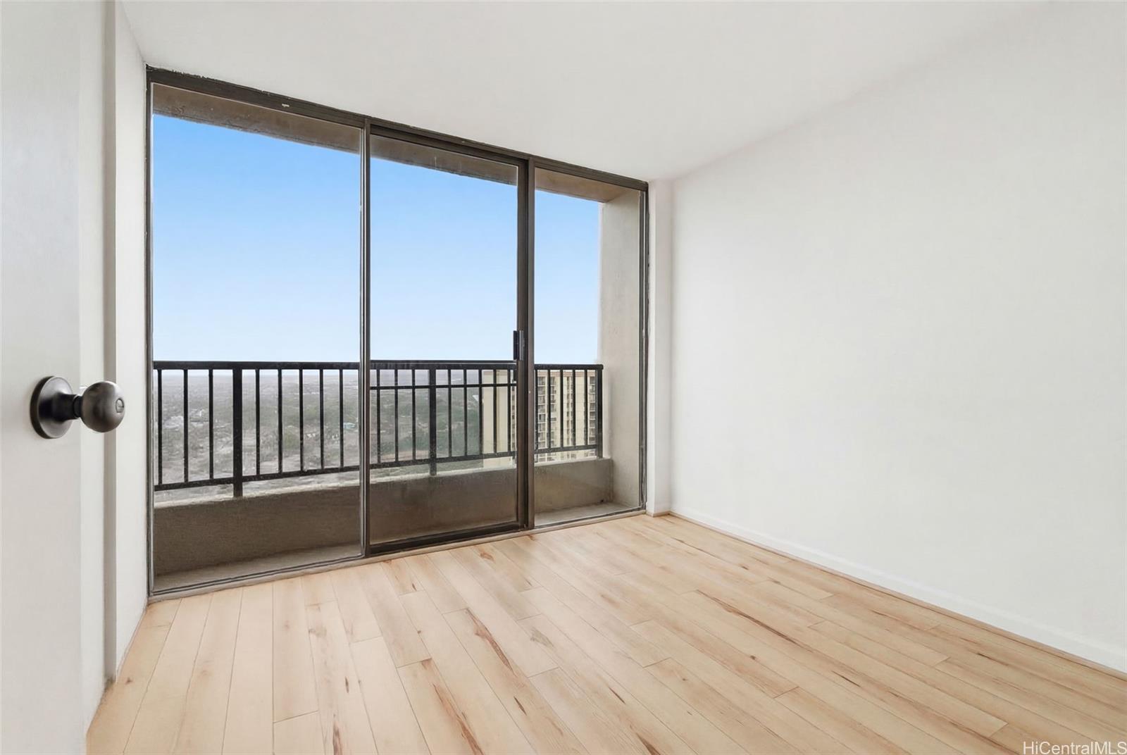 Horizon View Tower condo # 26C, Honolulu, Hawaii - photo 9 of 21