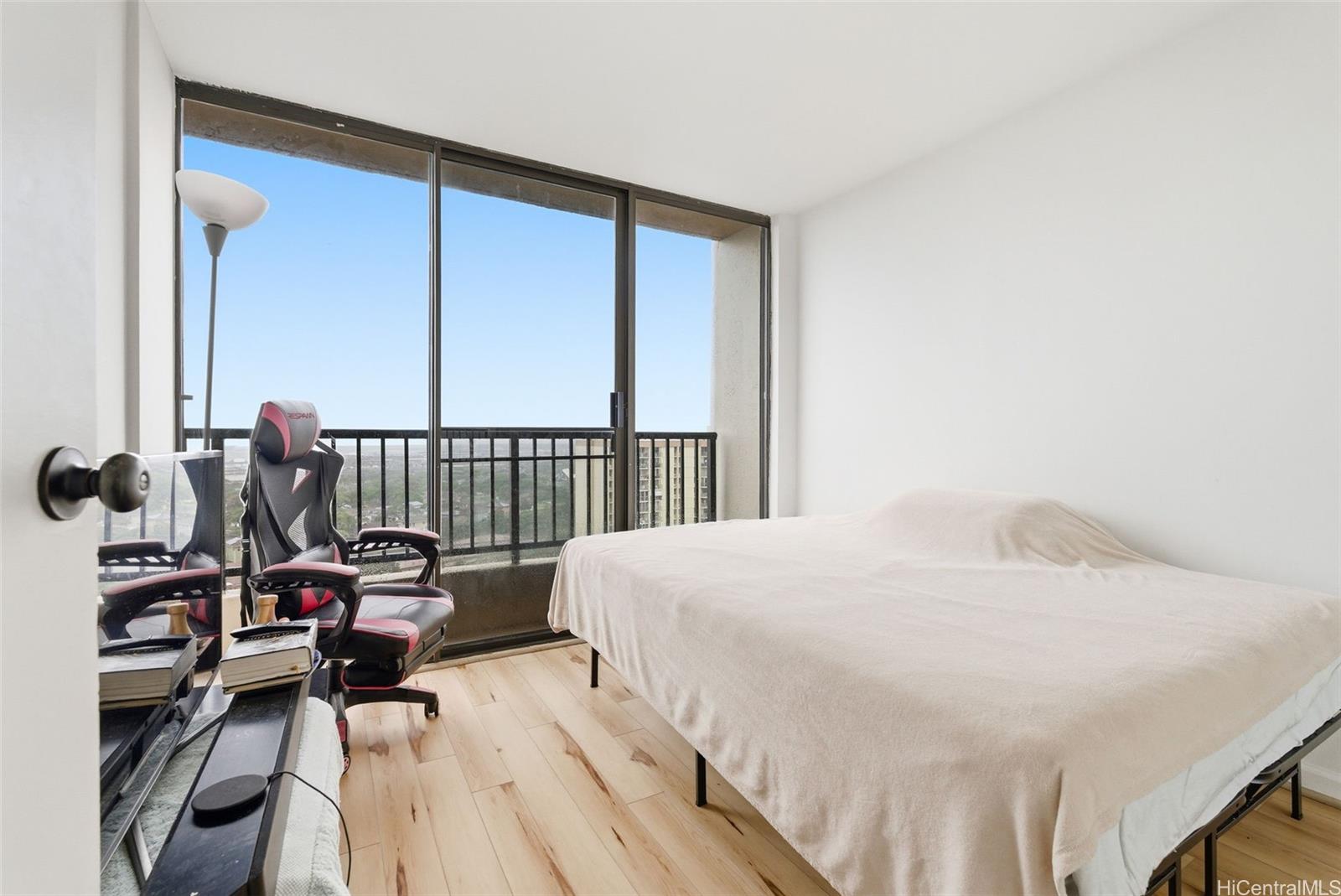 Horizon View Tower condo # 26C, Honolulu, Hawaii - photo 10 of 21