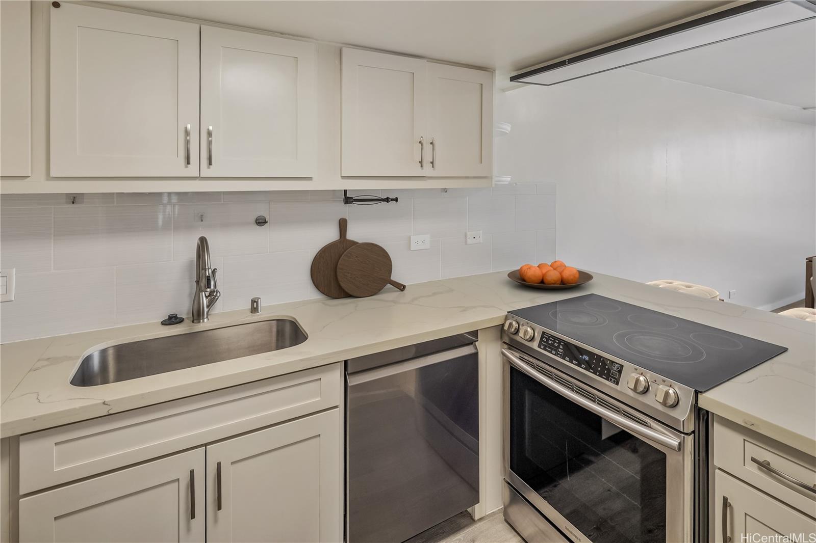 Horizon View Tower condo # 5B, Honolulu, Hawaii - photo 3 of 23