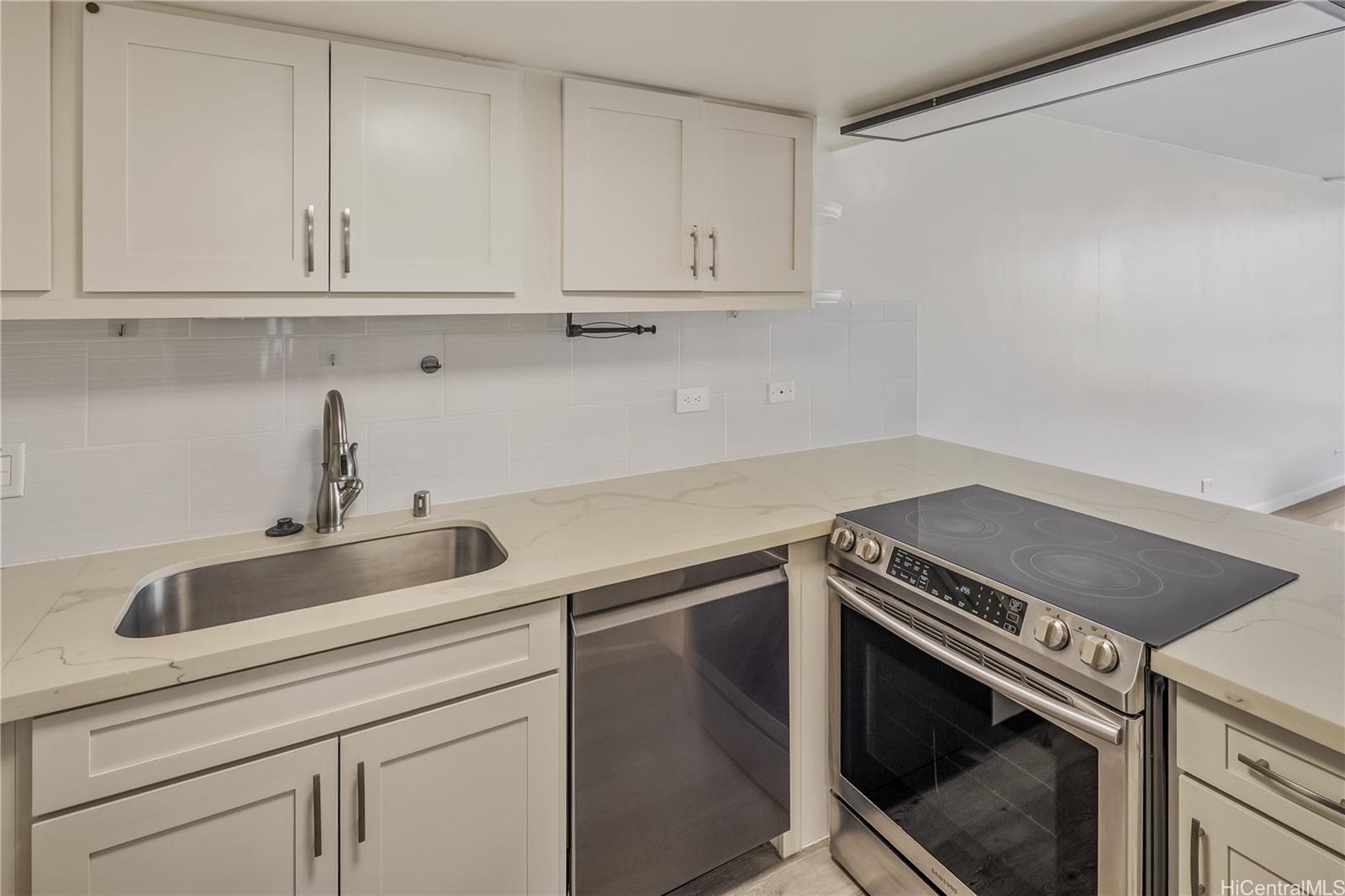 Horizon View Tower condo # 5B, Honolulu, Hawaii - photo 4 of 23