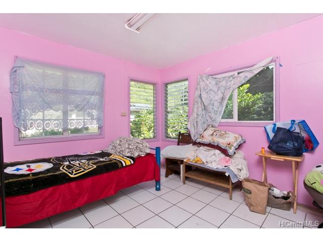 3133  Nihi St Kalihi Valley, Honolulu home - photo 8 of 10