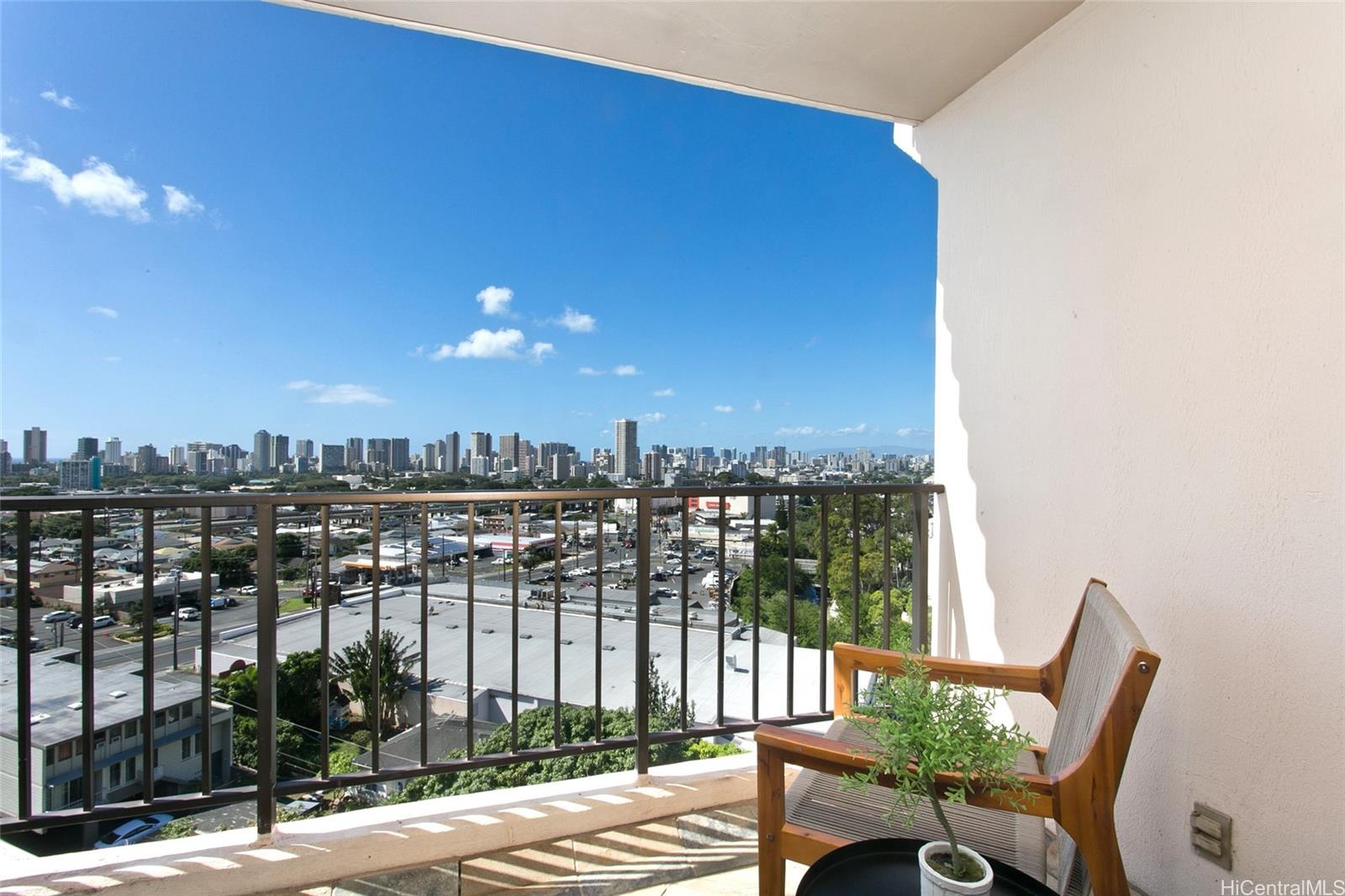 Regency Park condo # 1114, Honolulu, Hawaii - photo 9 of 24