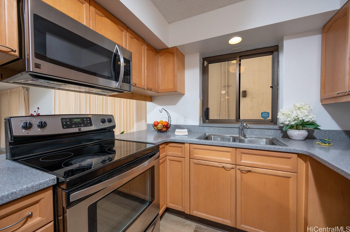 Regency Park condo # 136, Honolulu, Hawaii - photo 4 of 18