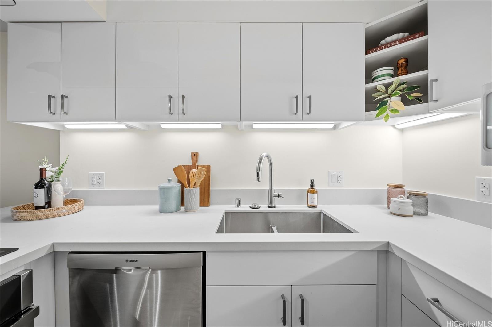 Regency Park condo # 316, Honolulu, Hawaii - photo 10 of 25