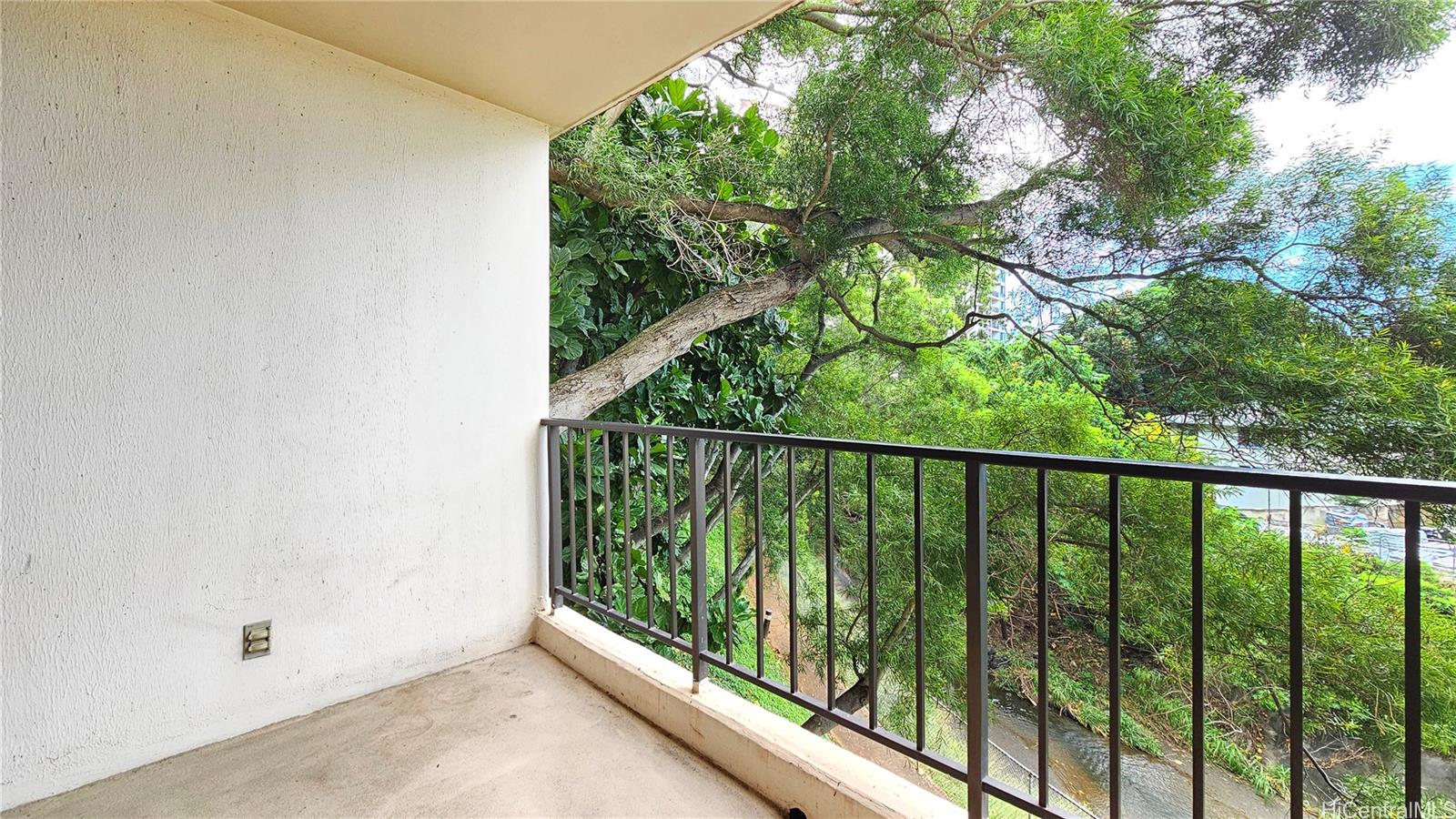 Regency Park condo # 320, Honolulu, Hawaii - photo 19 of 25