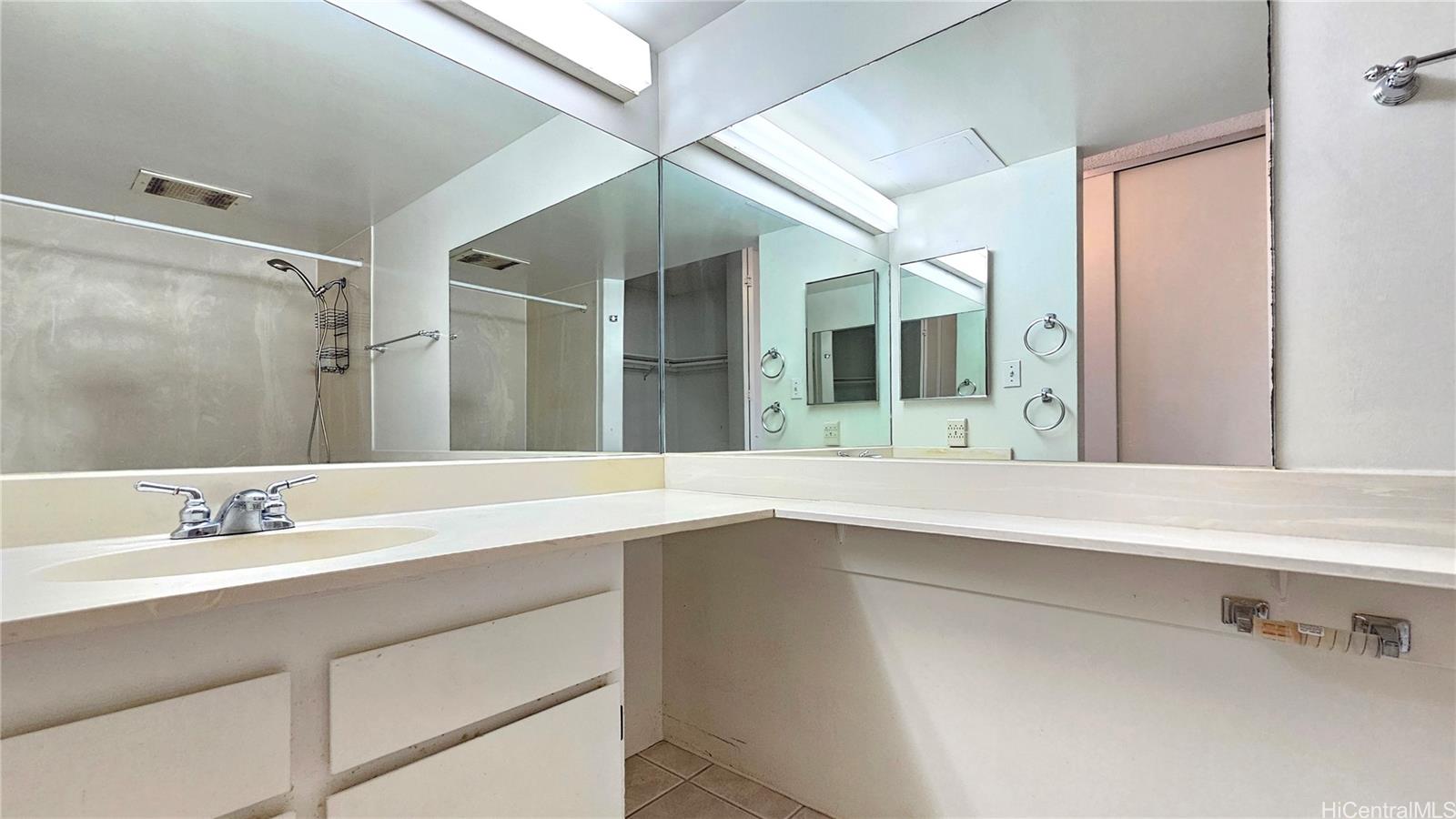 Regency Park condo # 320, Honolulu, Hawaii - photo 20 of 25