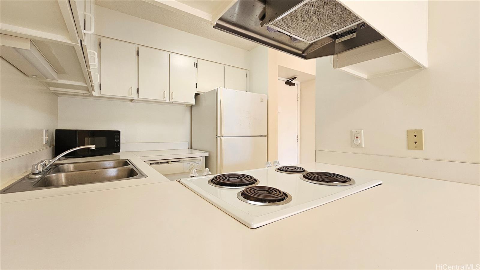 Regency Park condo # 320, Honolulu, Hawaii - photo 7 of 25